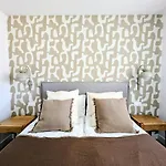 Oasis 325 Premium Sea & Mountains View