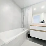 Oasis 325 Premium Sea & Mountains View