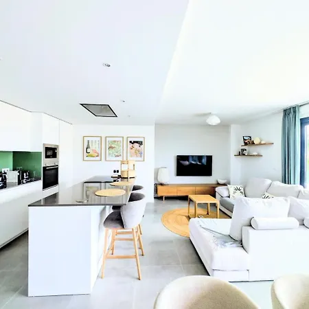 Oasis 325 Premium Sea & Mountains View 아파트 *