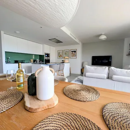 Oasis 325 Premium Sea & Mountains View 아파트 *