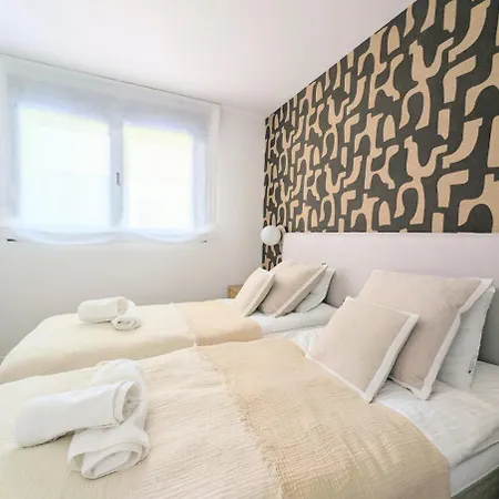 Oasis 325 Premium Sea & Mountains View 아파트
