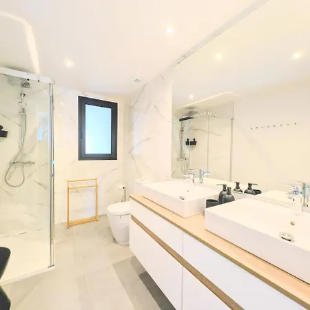 Oasis 325 Premium Sea & Mountains View 아파트 *