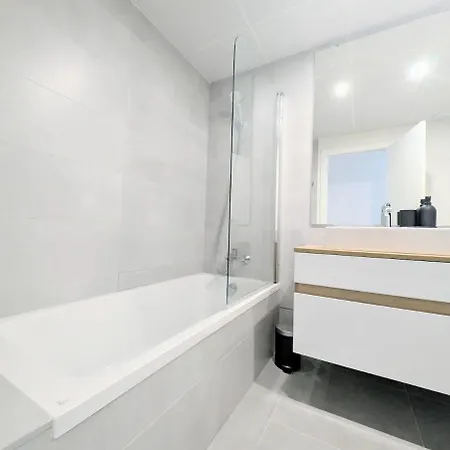 Oasis 325 Premium Sea & Mountains View